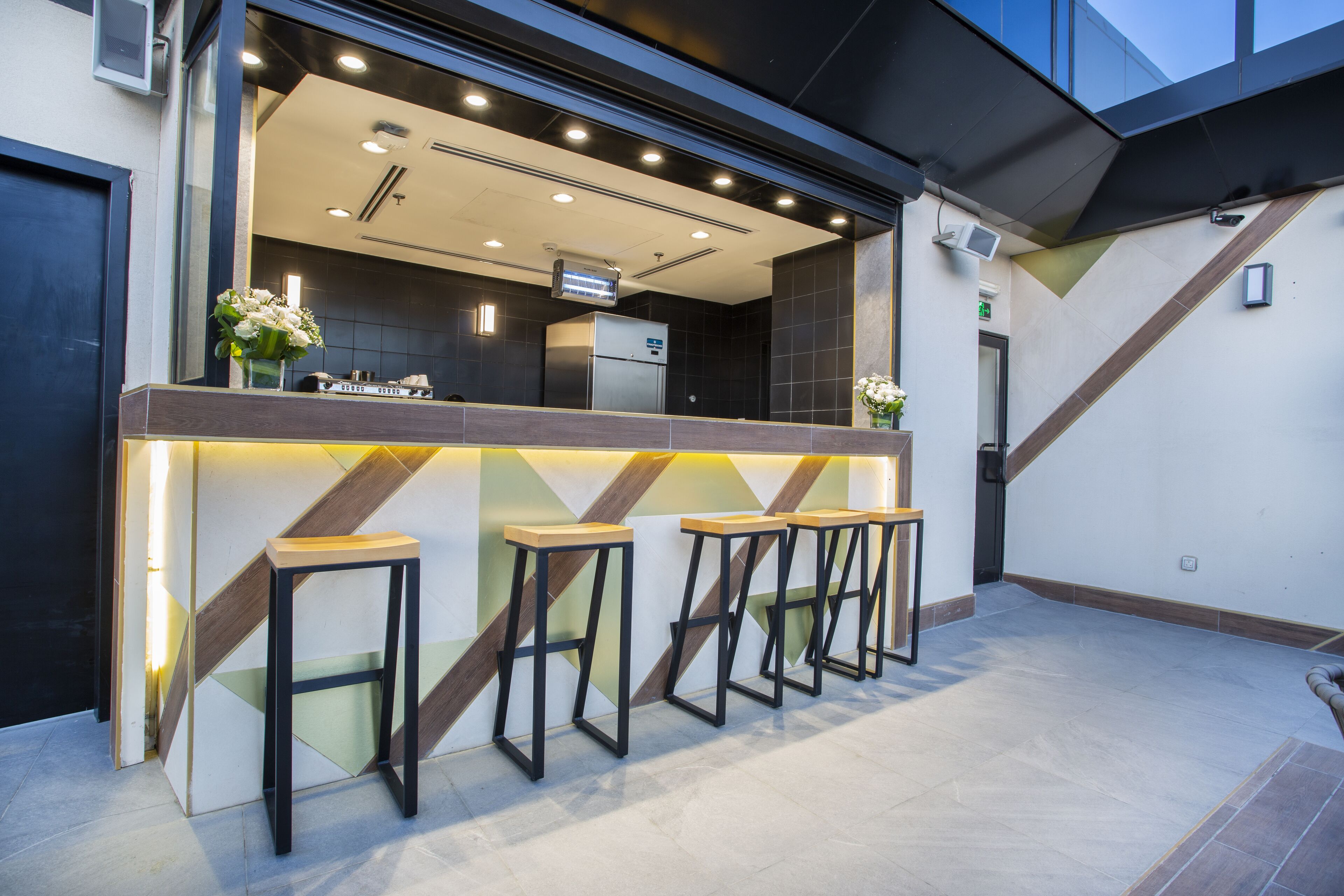 Velar Inn Hotel 4*