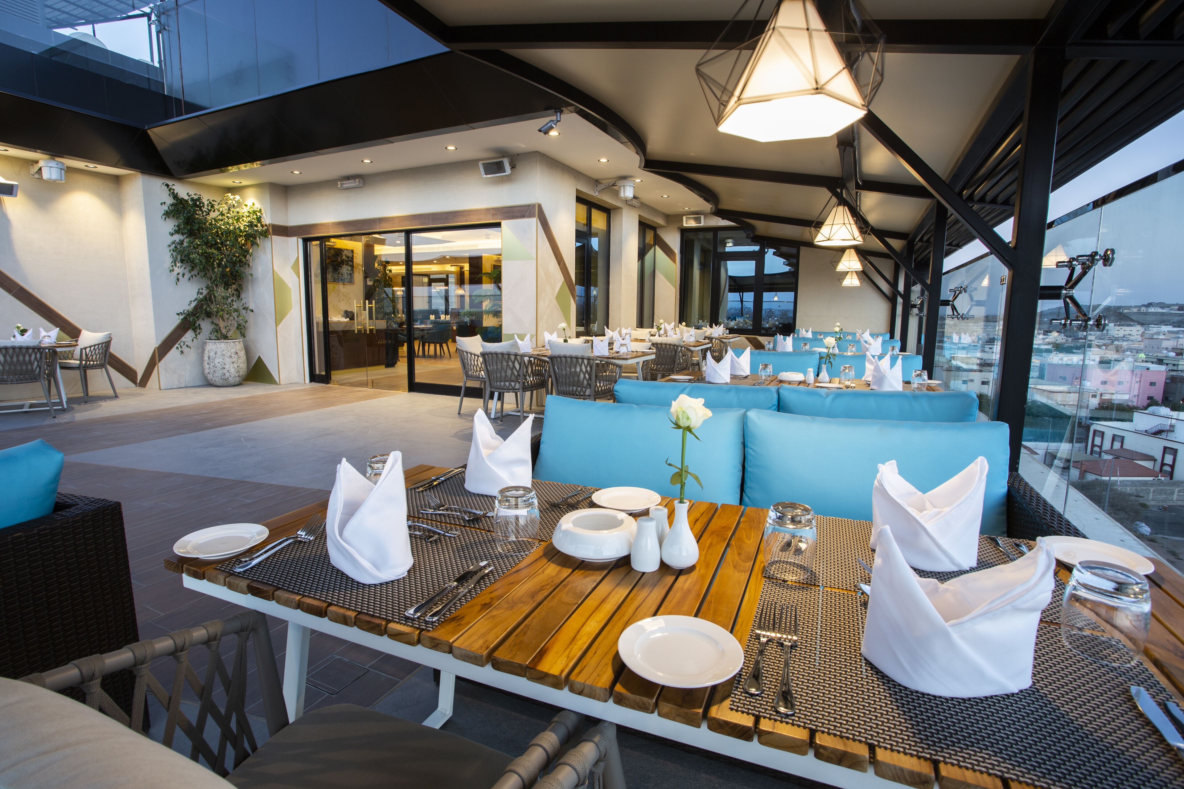 Velar Inn Hotel 4*