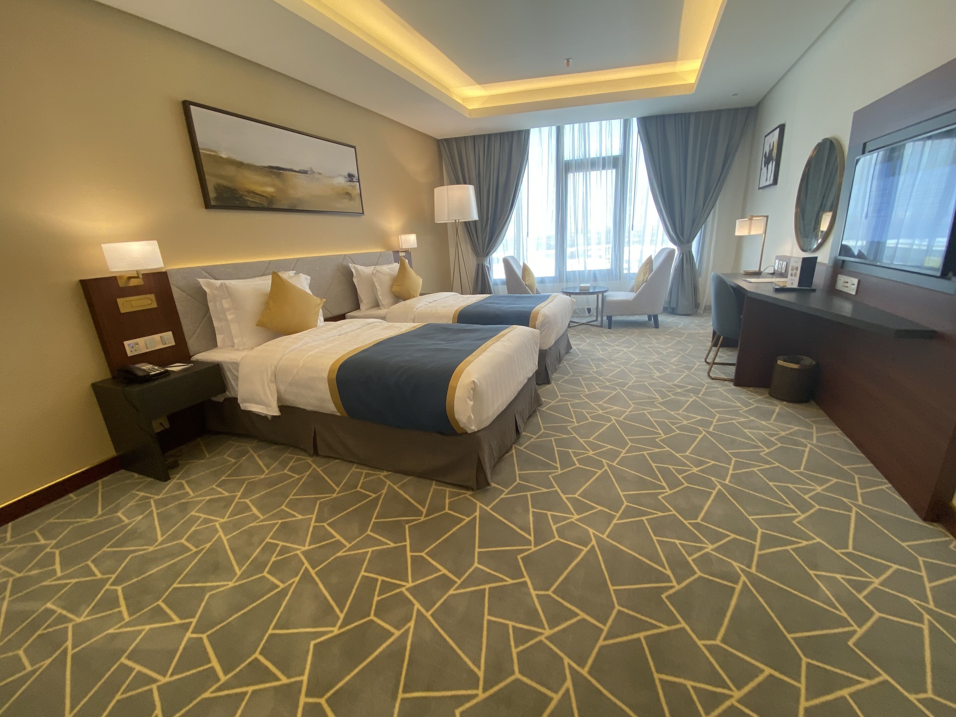 Velar Inn Hotel 4*