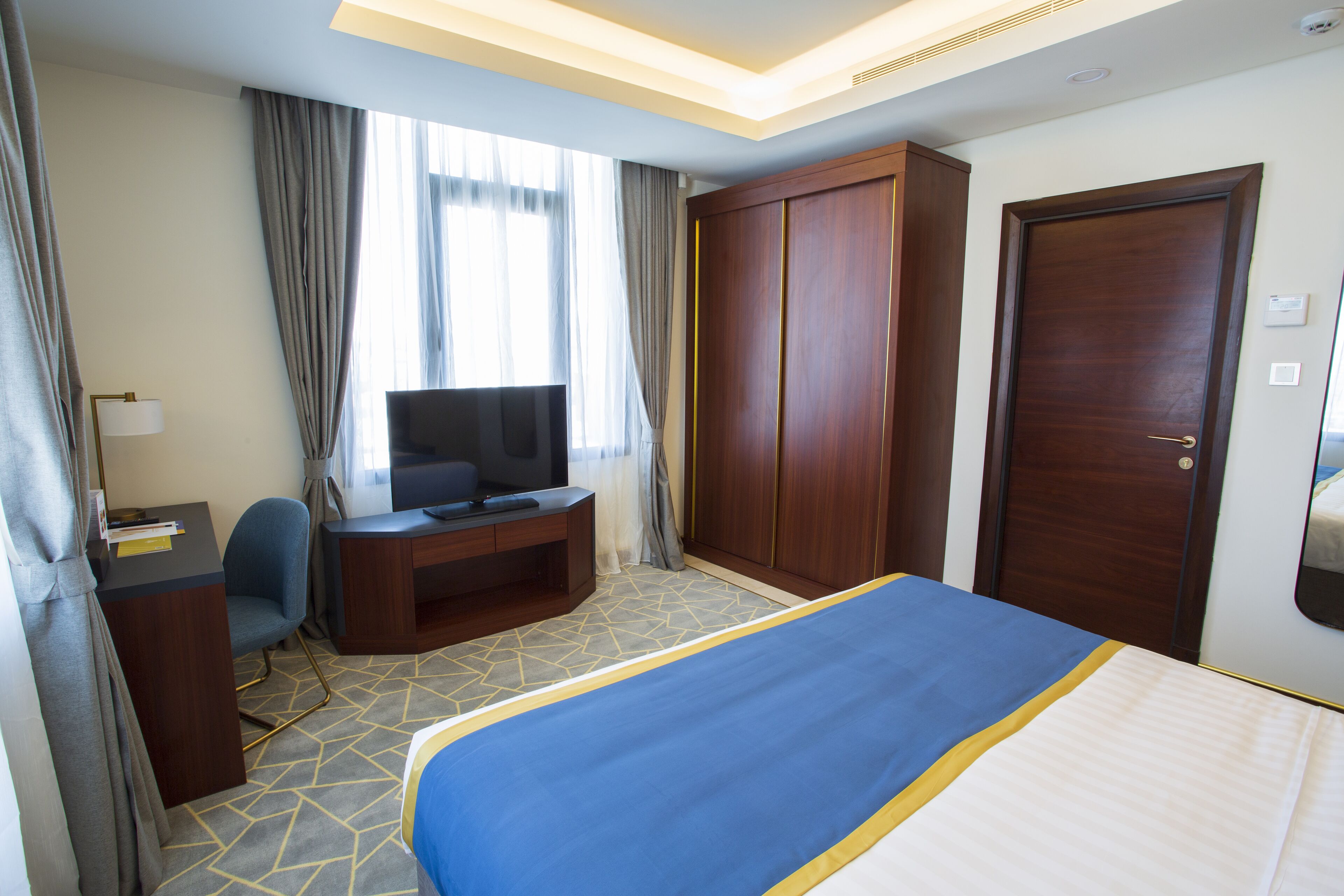 Velar Inn Hotel 4*