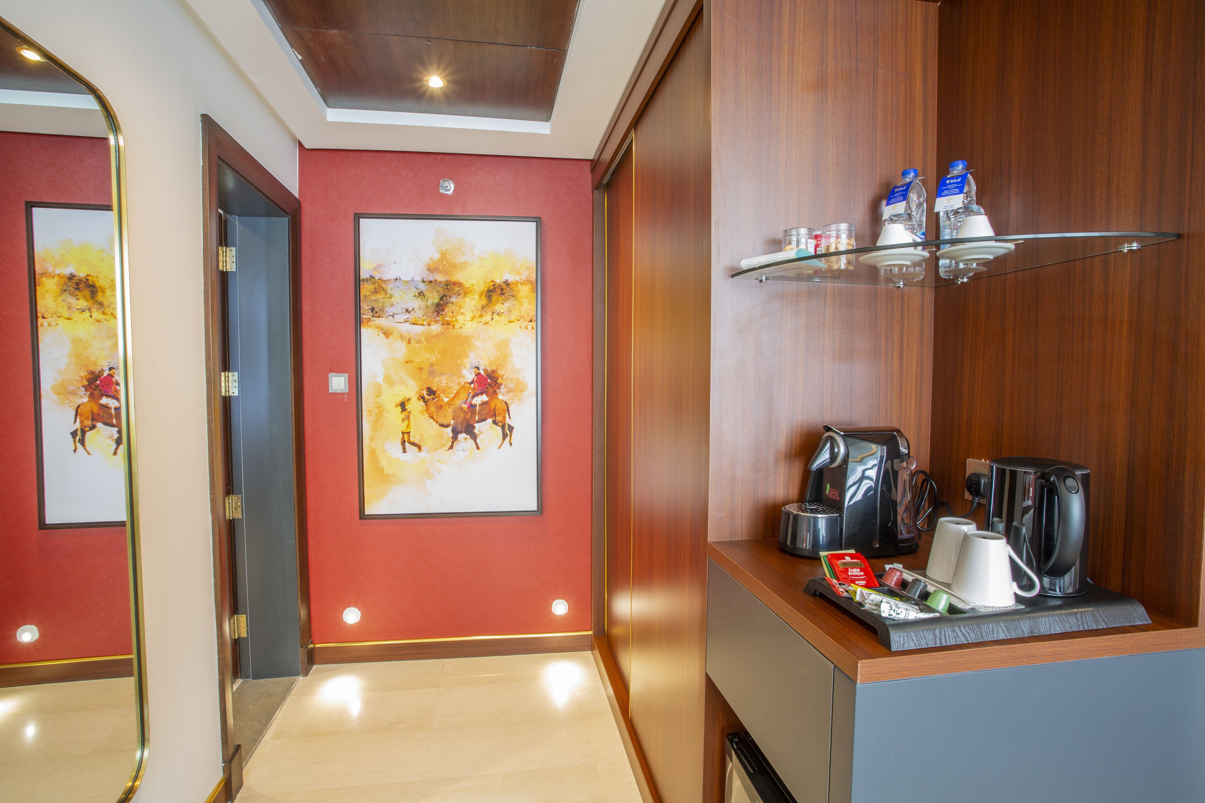 Velar Inn Hotel 4*