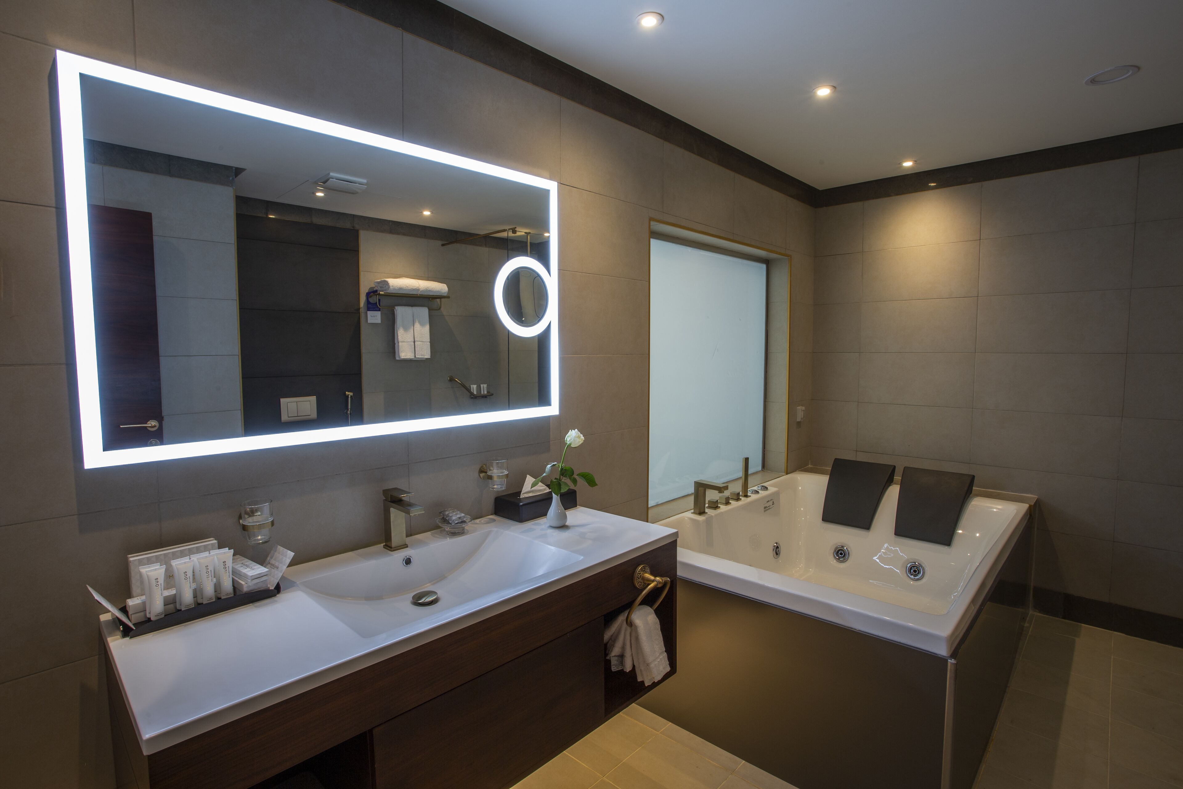 Velar Inn Hotel 4*