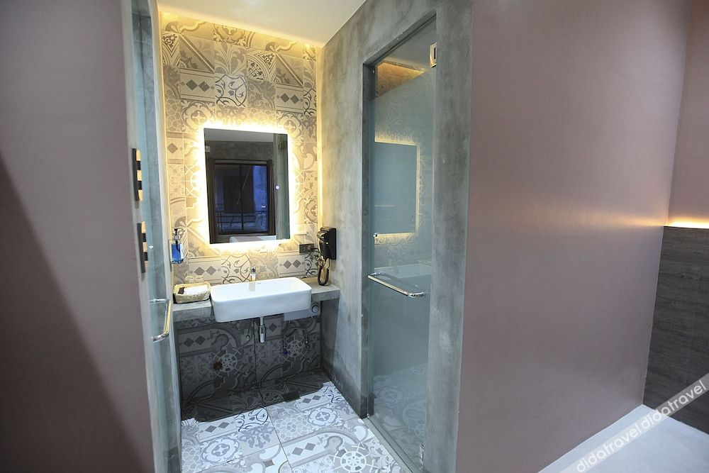 Zenvea Hotel Coron 3*