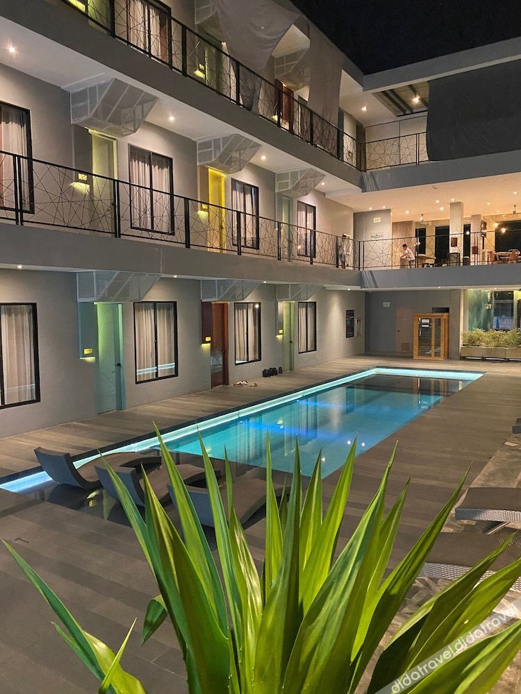 Zenvea Hotel Coron 3*