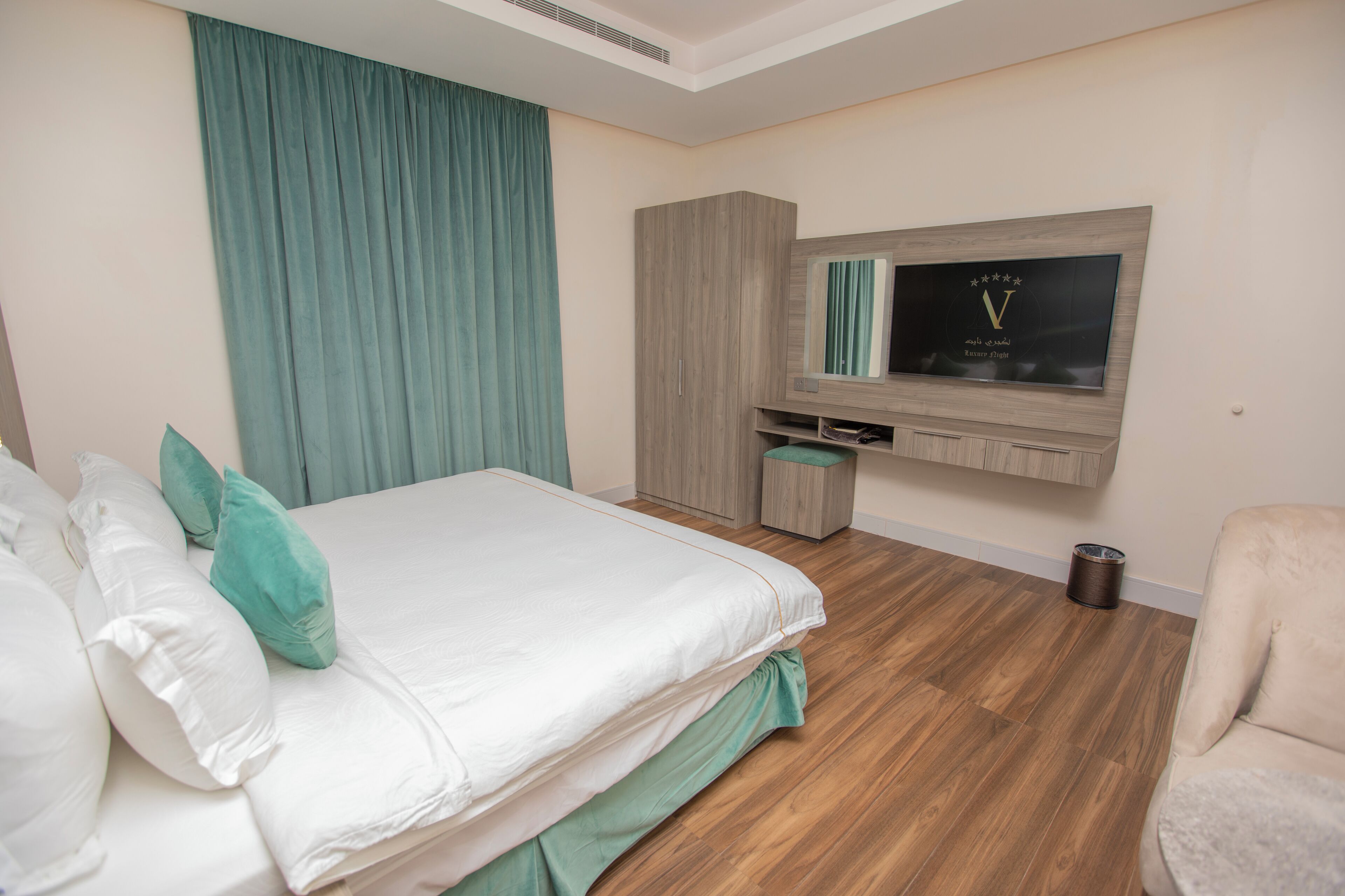Luxury Night Hotel 3*