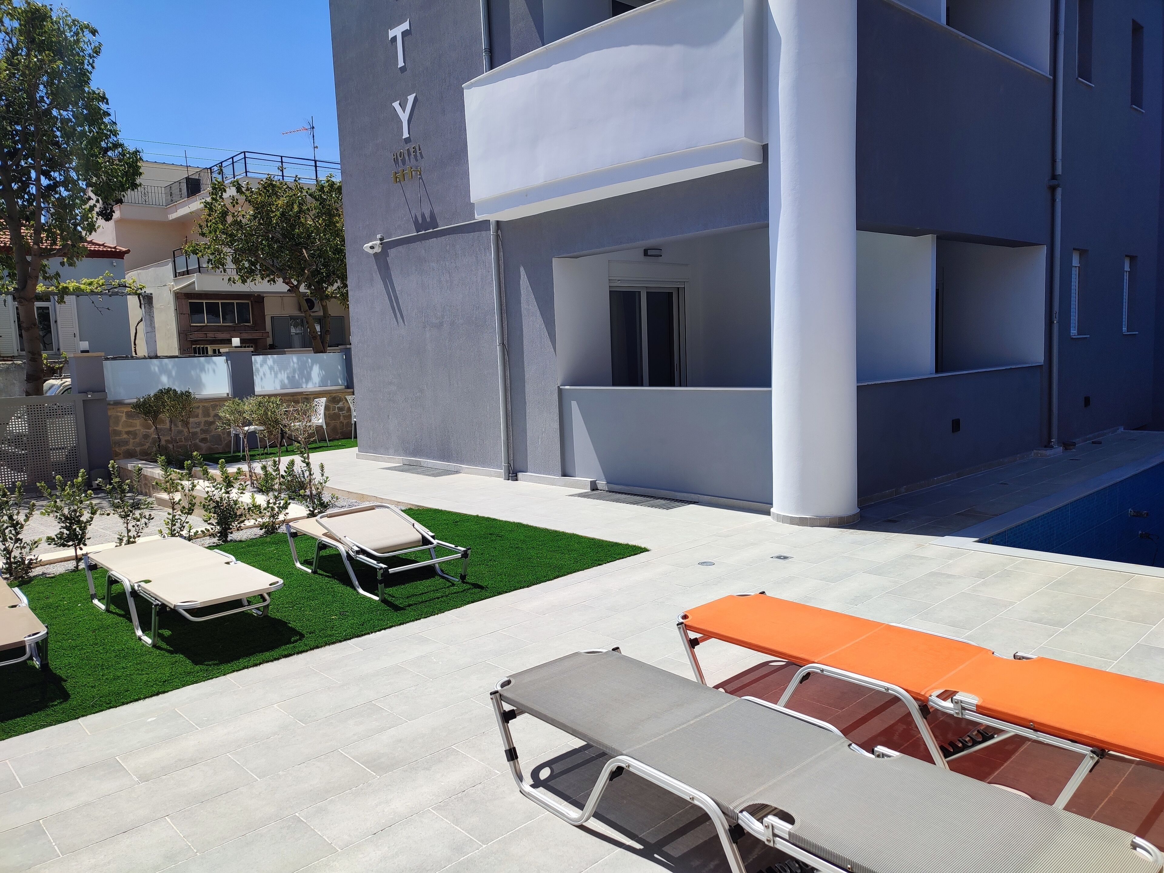 Deluxe City Hotel 3*