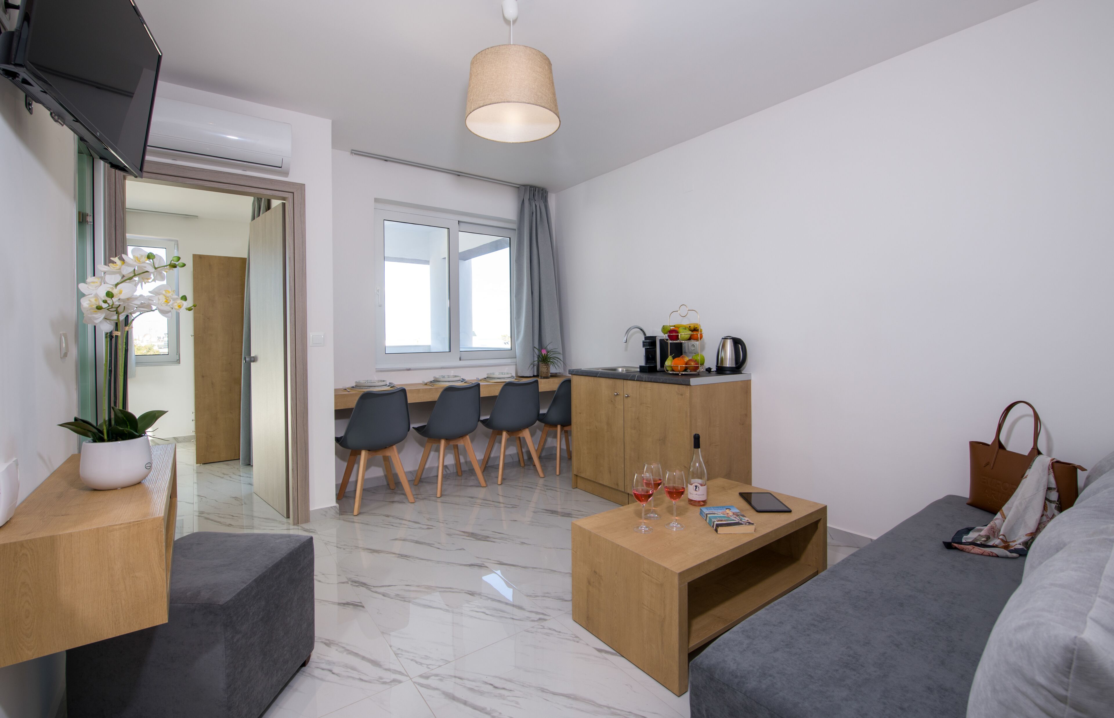 Deluxe City Hotel 3*