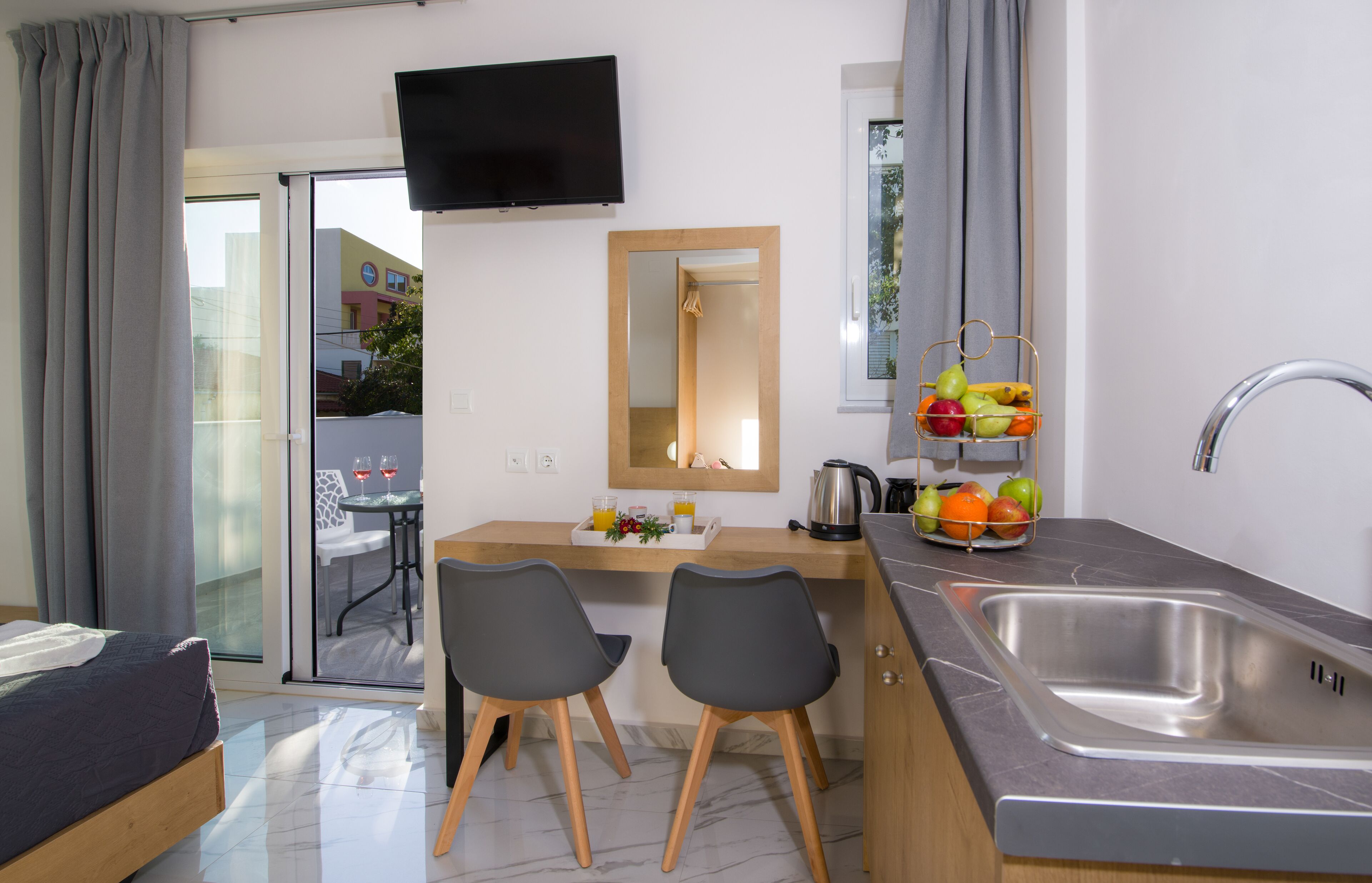 Deluxe City Hotel 3*