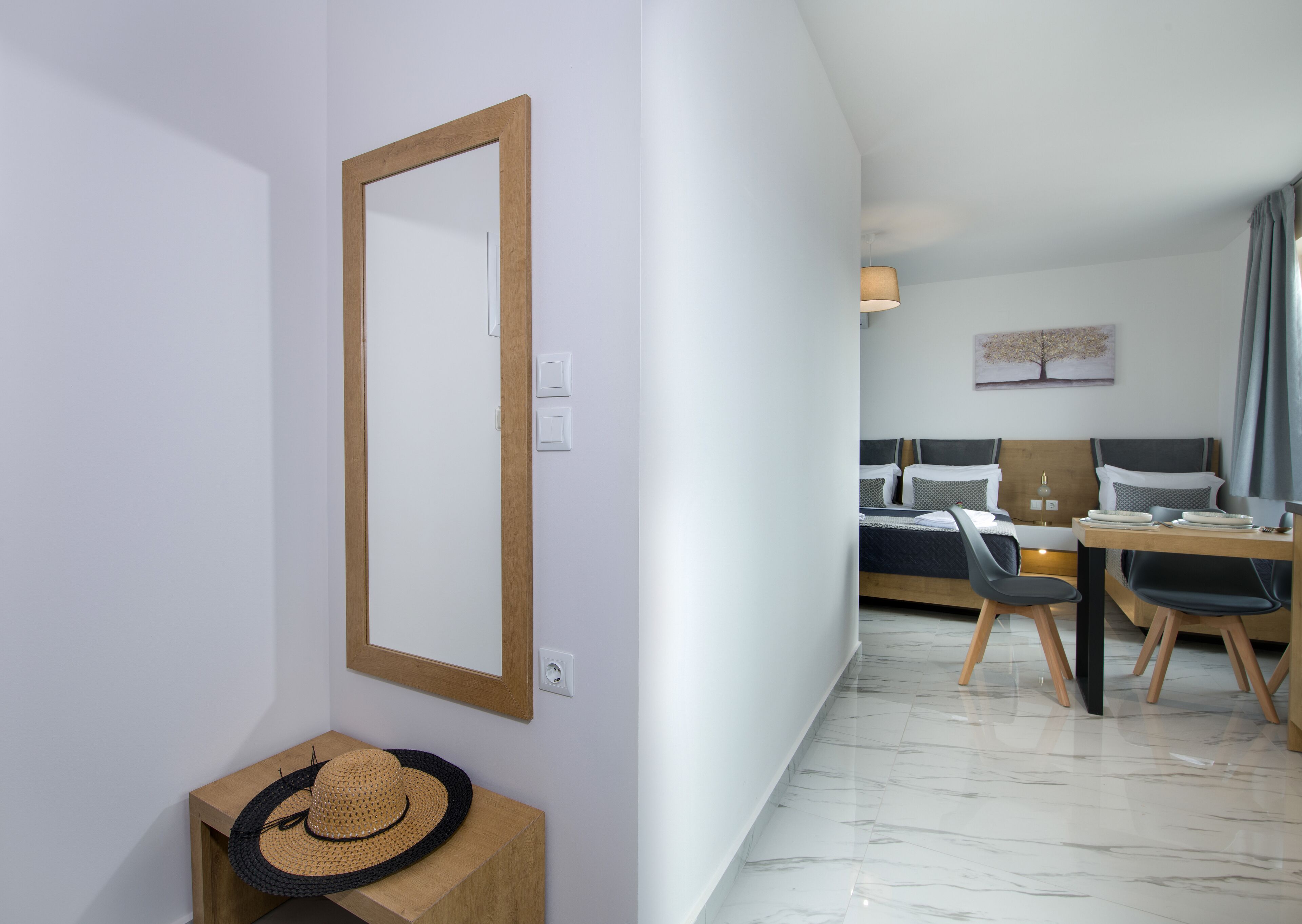 Deluxe City Hotel 3*