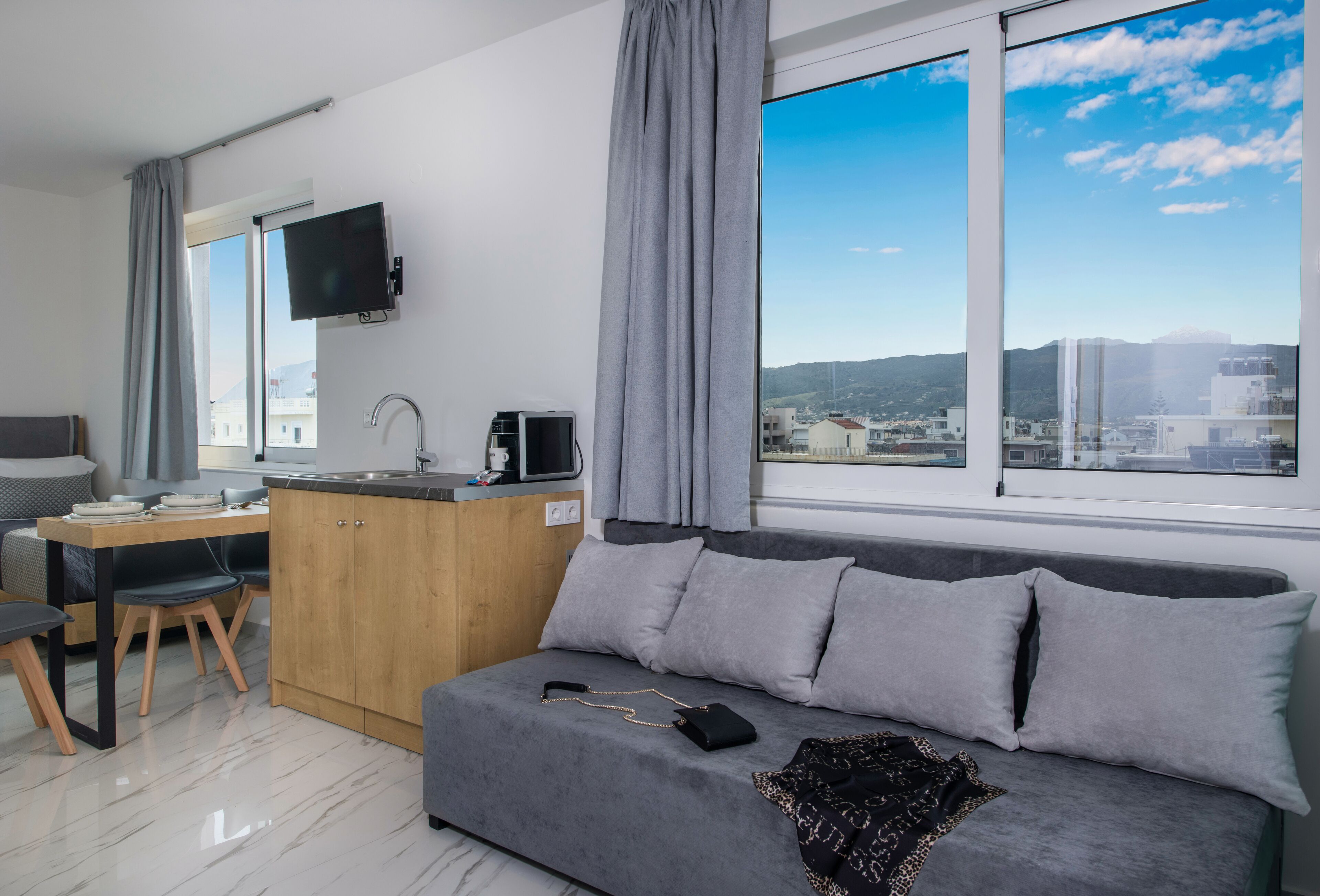 Deluxe City Hotel 3*