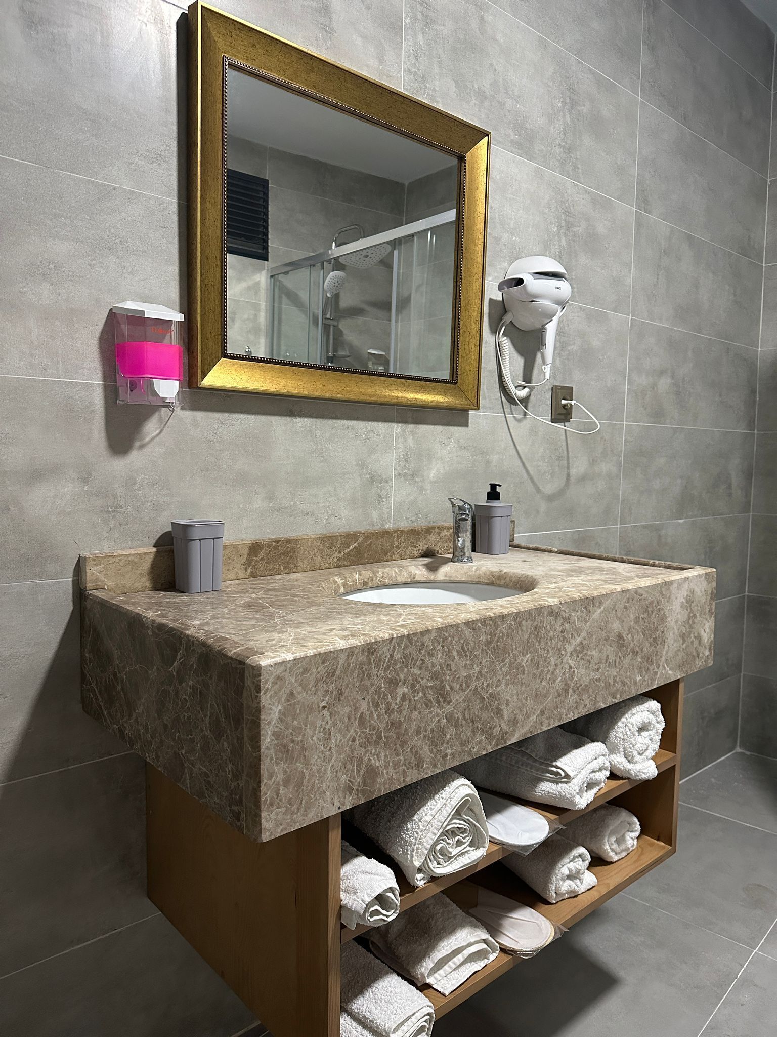 GRAND DELUXE HOTEL 0*
