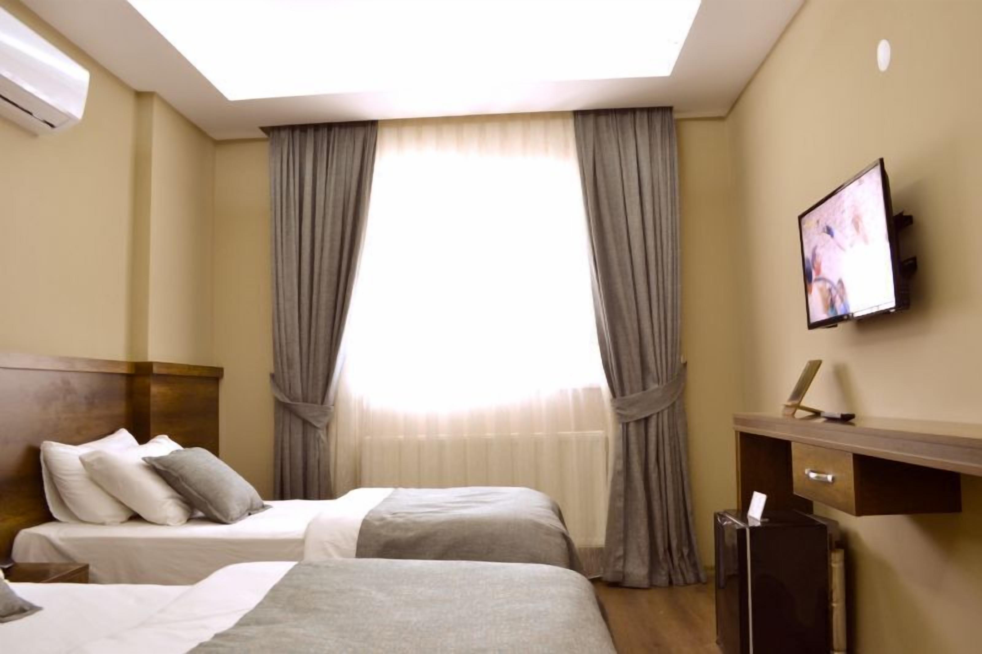 GRAND DELUXE HOTEL 0*