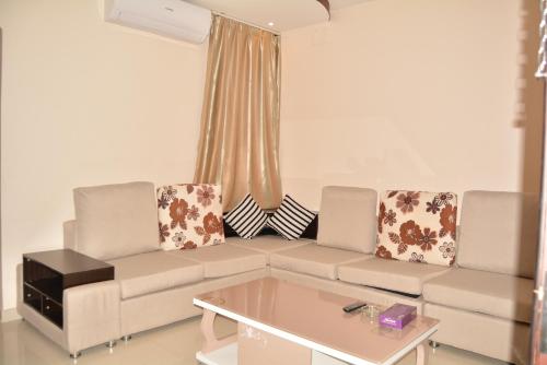 Orient House 2*