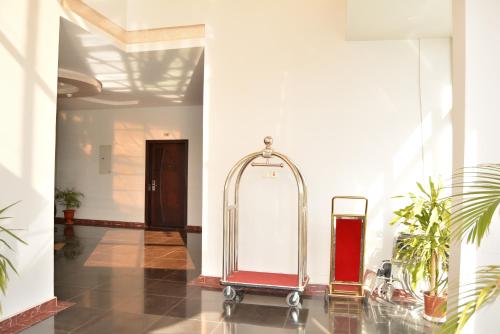 Orient House 2*