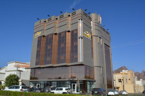Orient House 2*