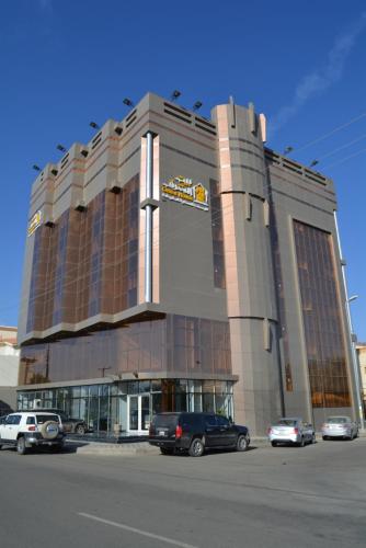 Orient House 2*