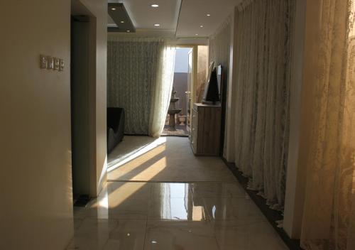 Orient House 2*