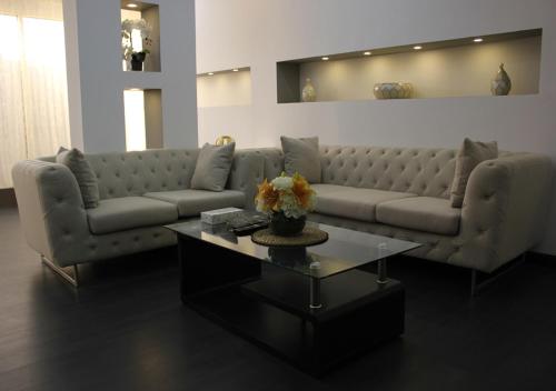 Orient House 2*