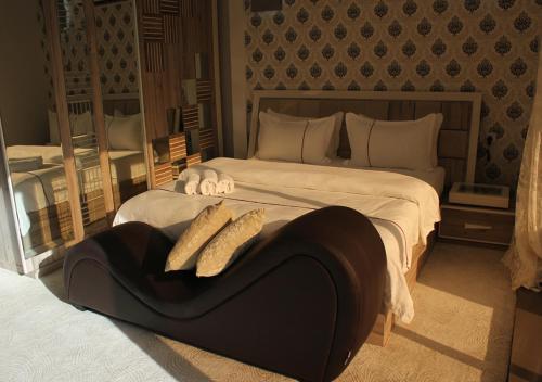 Orient House 2*