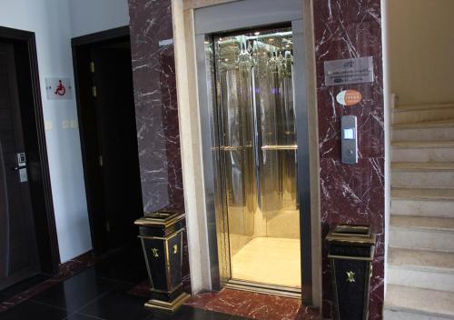 Orient House 2*