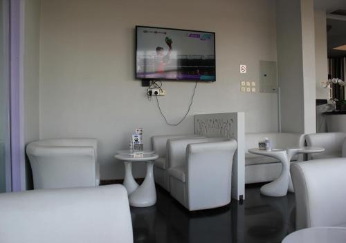 Orient House 2*