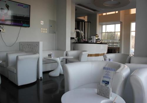 Orient House 2*