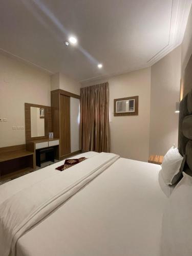 Orient House 2*