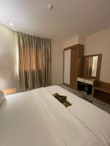Orient House 2*