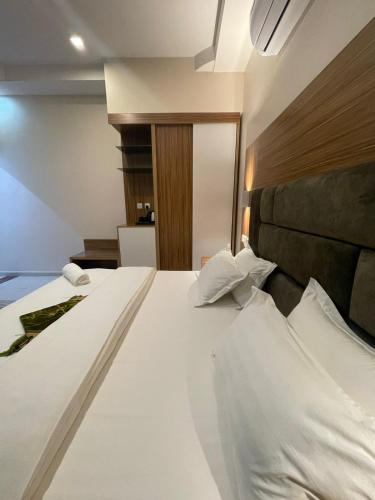 Orient House 2*