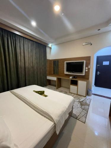 Orient House 2*