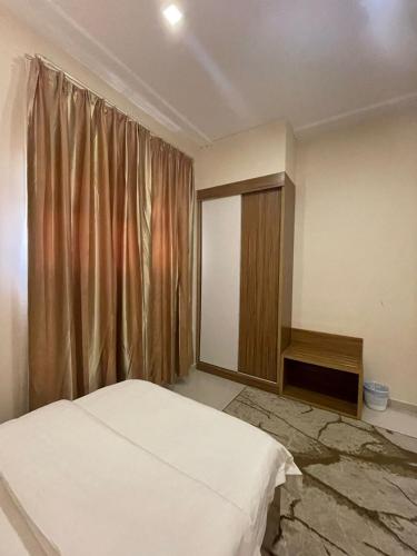 Orient House 2*