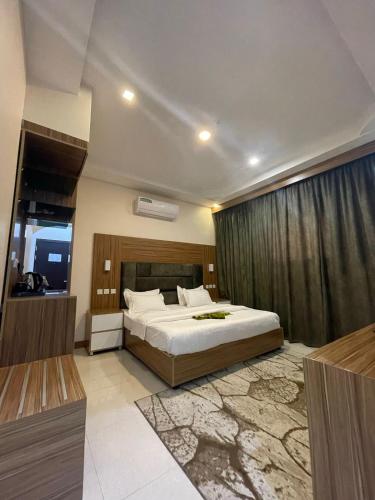 Orient House 2*