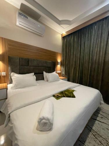 Orient House 2*