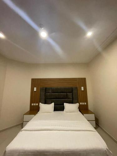 Orient House 2*