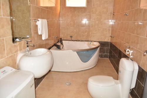 Orient House 2*