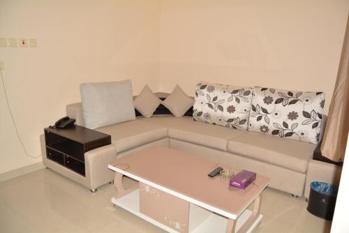 Orient House 2*