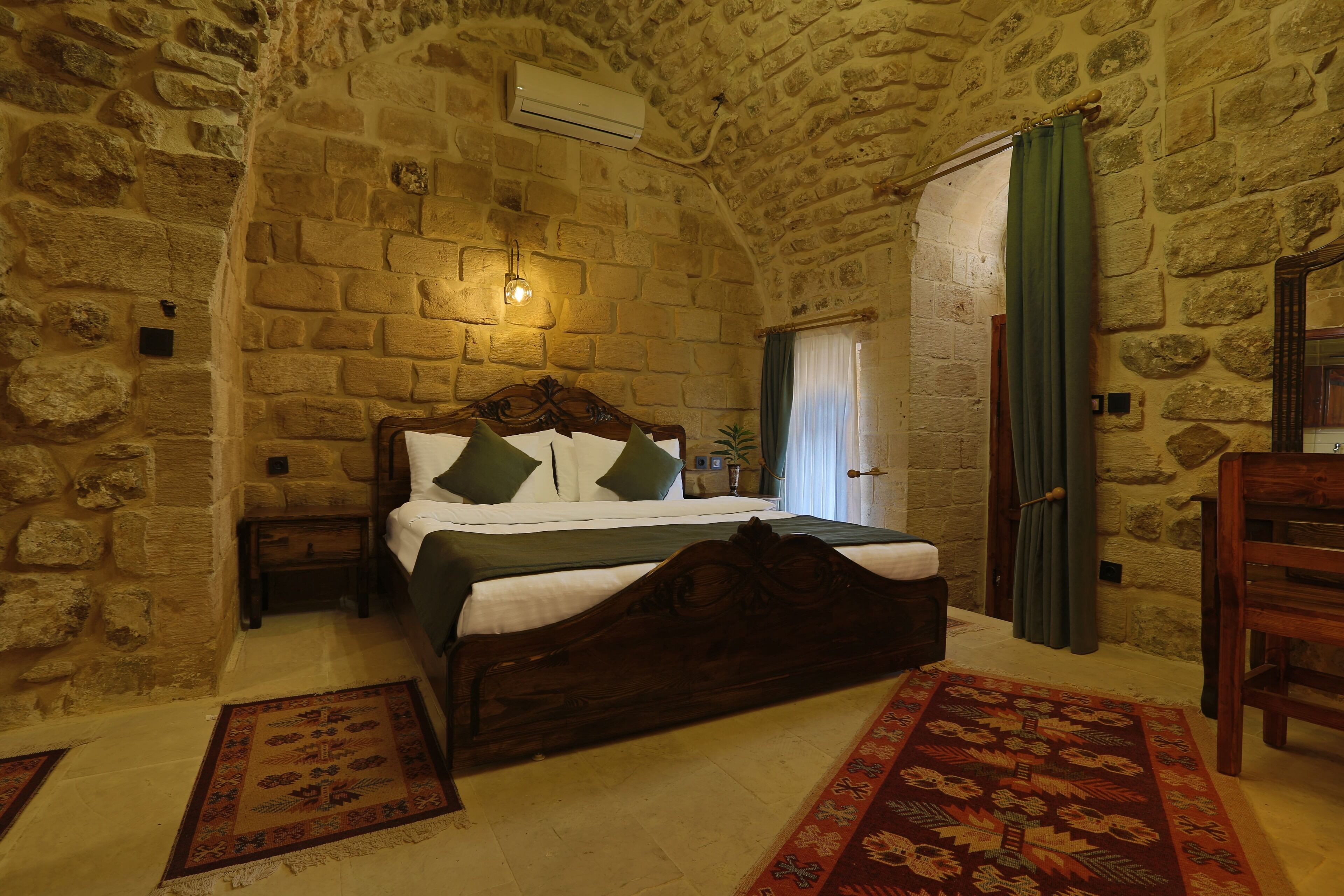 ARYAN OTEL 0*