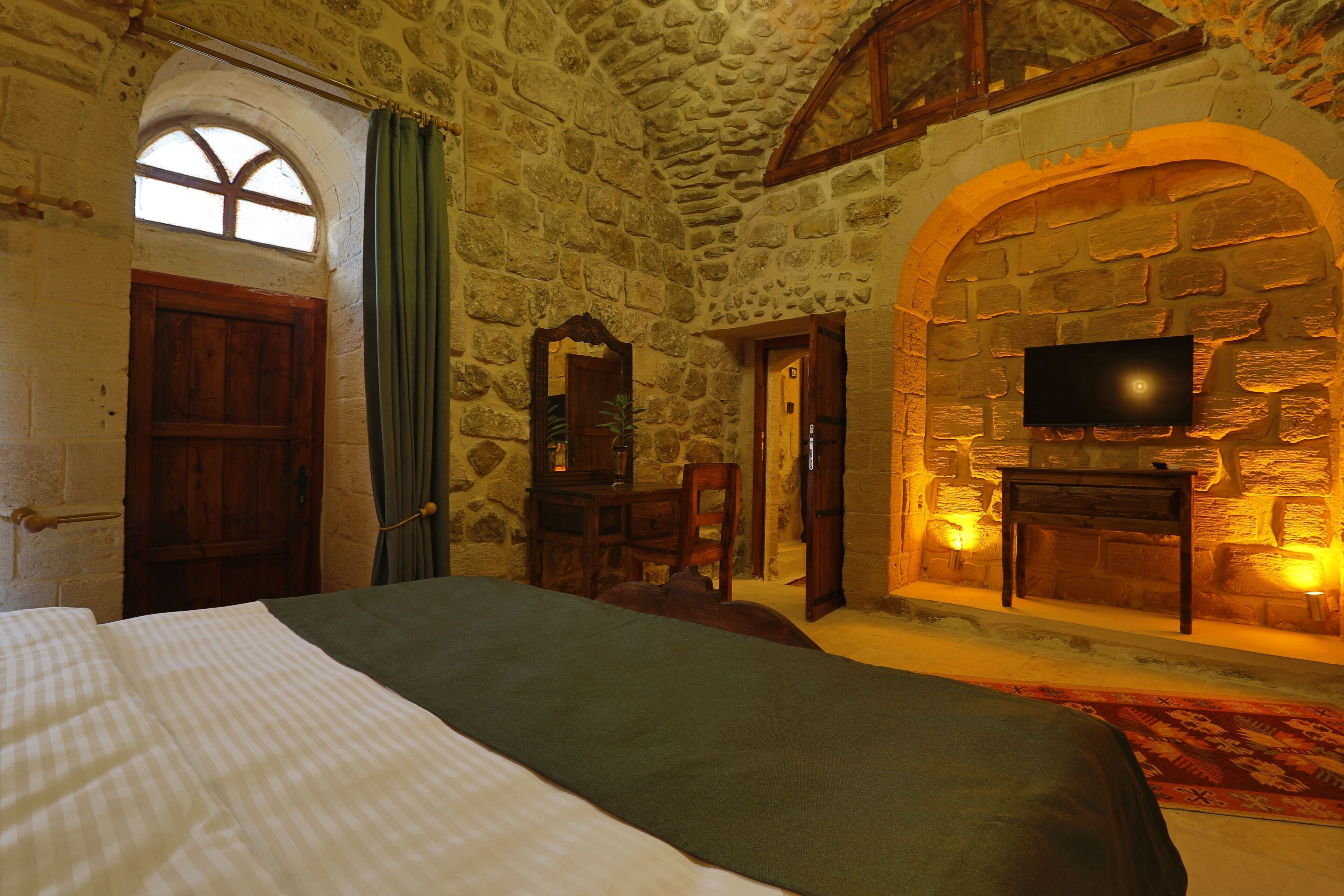 ARYAN OTEL 0*