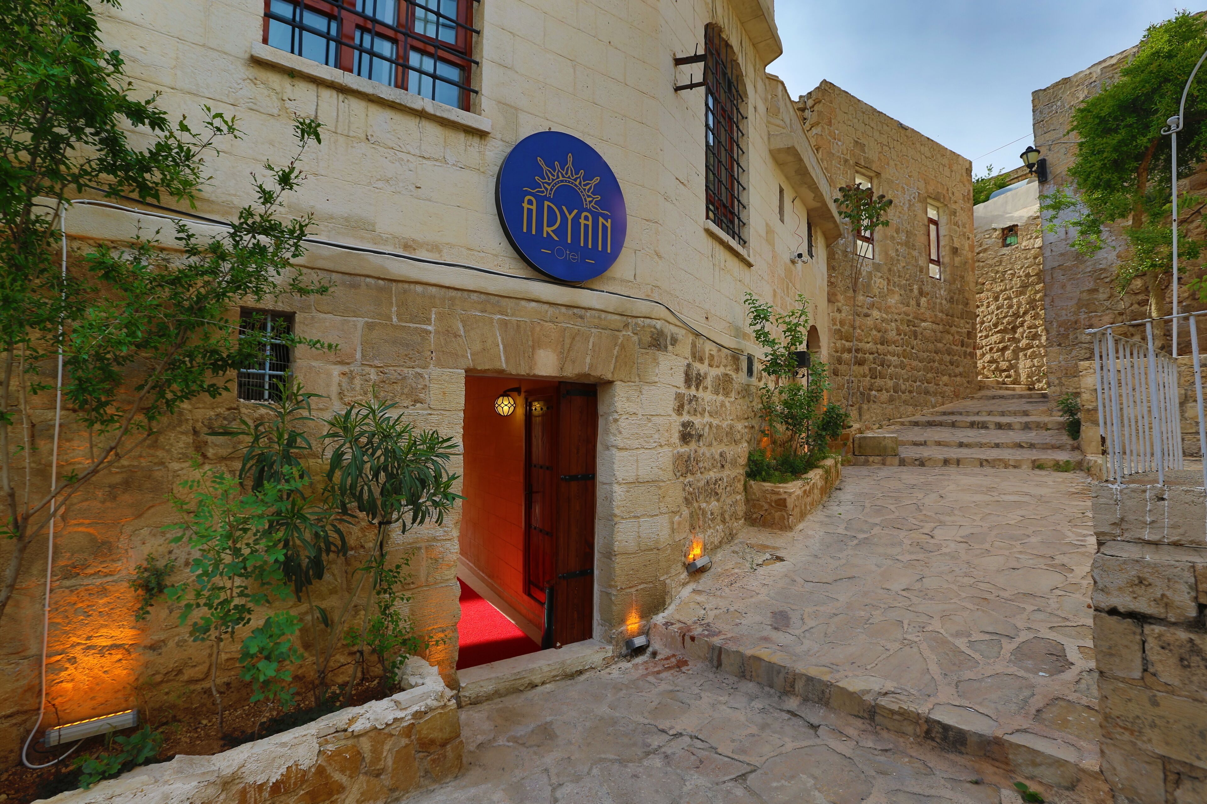 ARYAN OTEL 0*