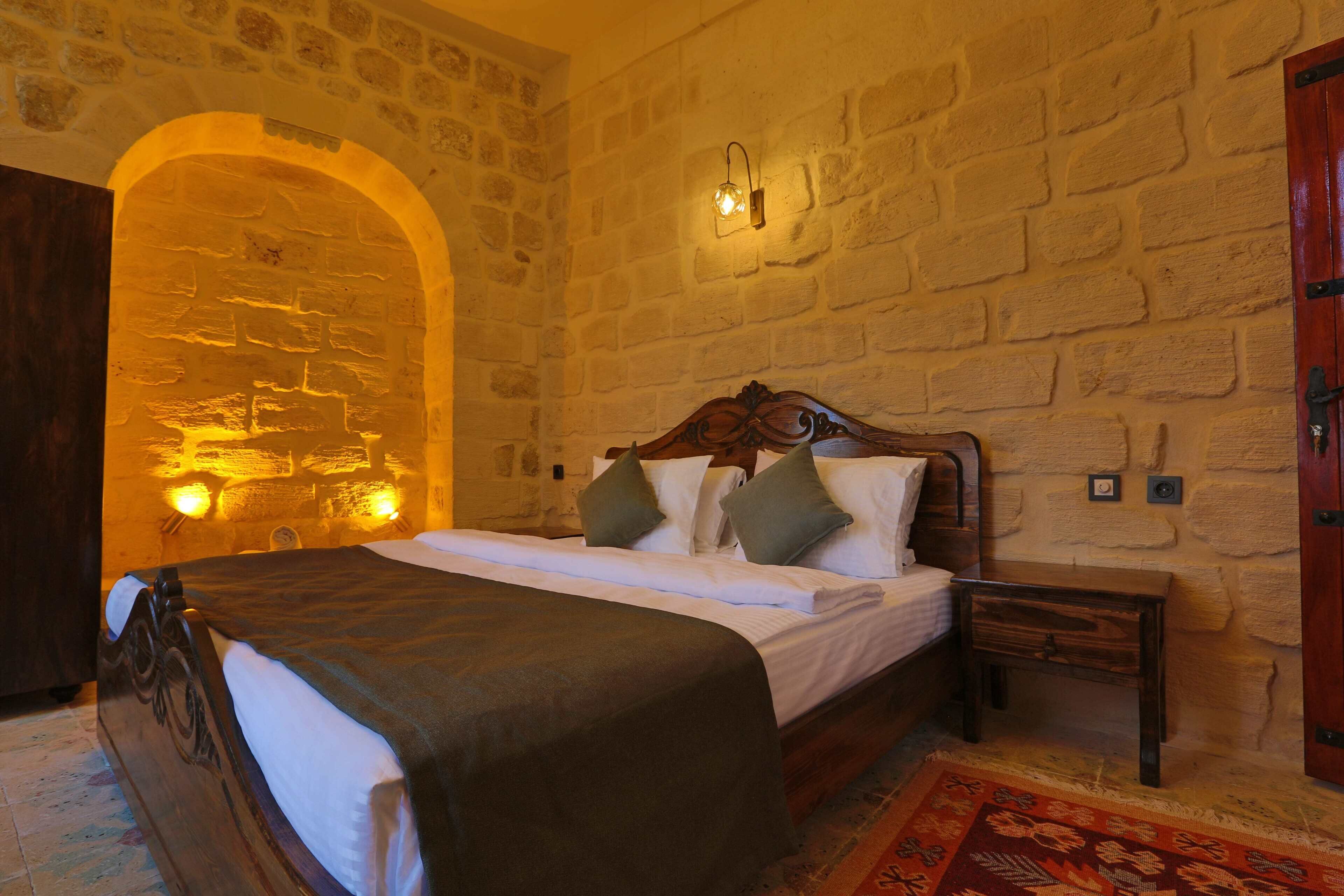 ARYAN OTEL 0*