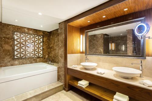 Radisson Blu Hotel & Convention Center, Tunis 4*