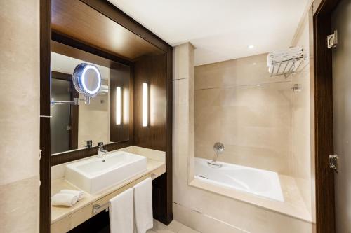 Radisson Blu Hotel & Convention Center, Tunis 4*