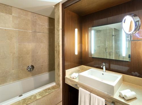 Radisson Blu Hotel & Convention Center, Tunis 4*