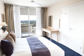 Dolphin Beach Hotel 4*