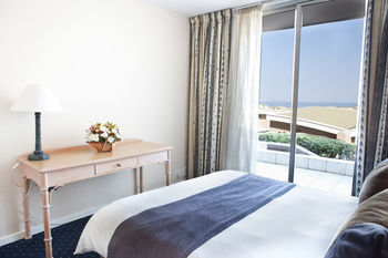 Dolphin Beach Hotel 4*