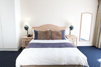 Dolphin Beach Hotel 4*