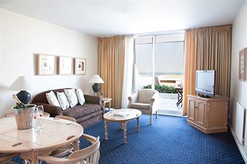 Dolphin Beach Hotel 4*