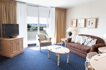 Dolphin Beach Hotel 4*