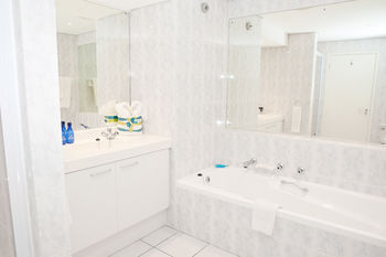 Dolphin Beach Hotel 4*