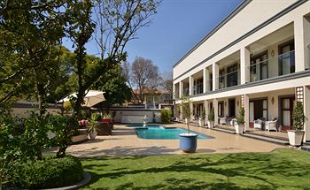 Inn & Out Plus Craighall 4*